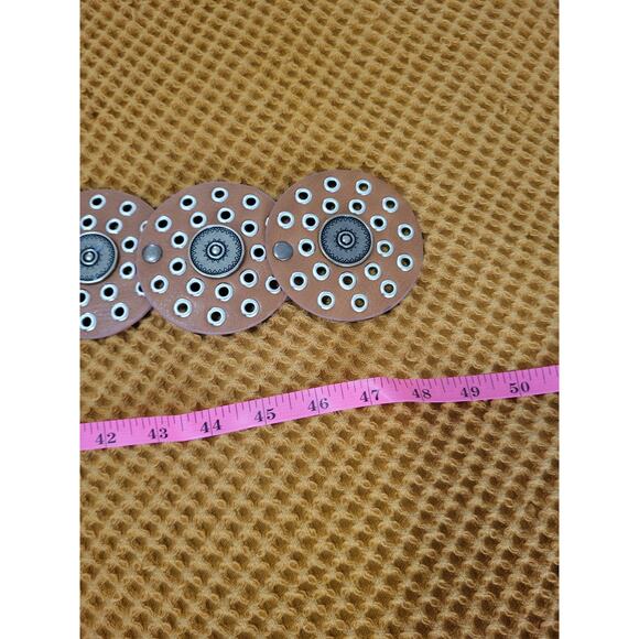 Vince Camuto Concho Metal Tan Brown Western Boho Y2k L / XL Grommet Belt NWT - Picture 5 of 5